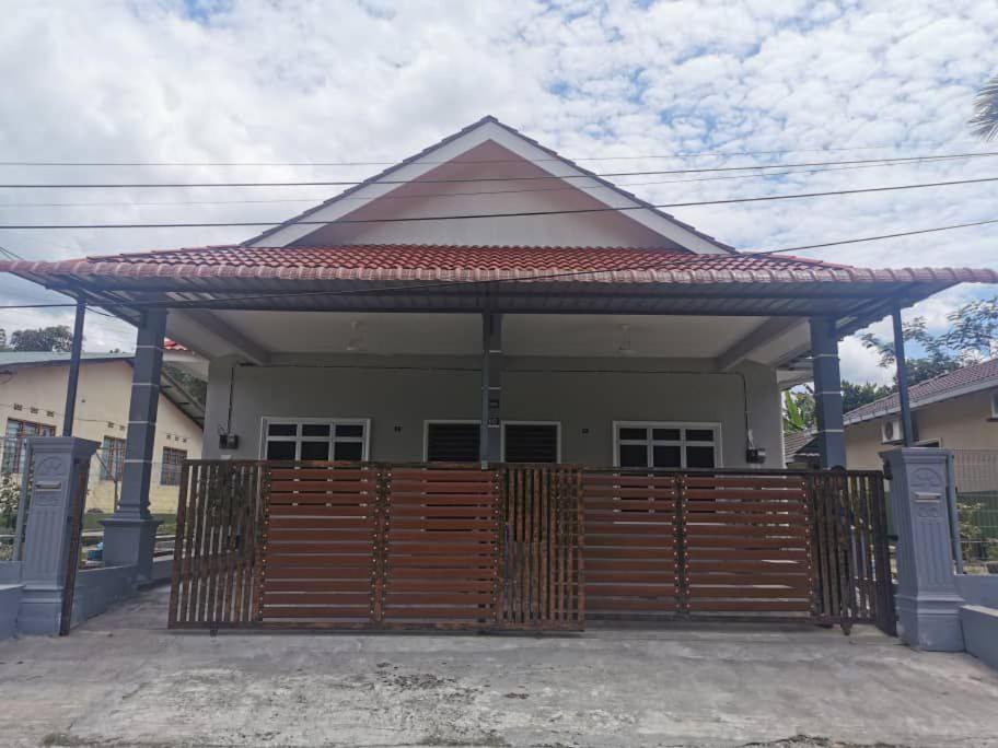 Z&F D' Setia Kkb Muslim Homestay - Strictly For Muslims Only Kuala Kubu Bharu Ngoại thất bức ảnh